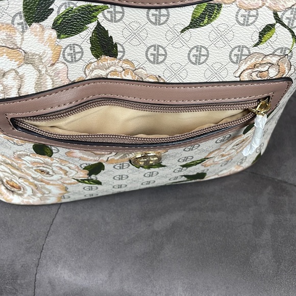 GIANI BERNINI ~ Floral Signature Shoulder Bag ~ Taupe / Gold ~ NWT! - Picture 7 of 11